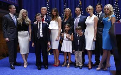 Donald trump and his family20170120121432_l